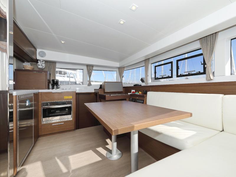 Book yachts online - catamaran - Lagoon 40 - NINA II - rent