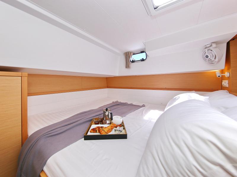 Book yachts online - catamaran - Lagoon 39 - GIN TONIC Generator - rent