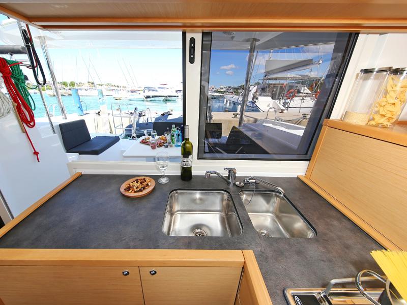 Book yachts online - catamaran - Lagoon 39 - GIN TONIC Generator - rent