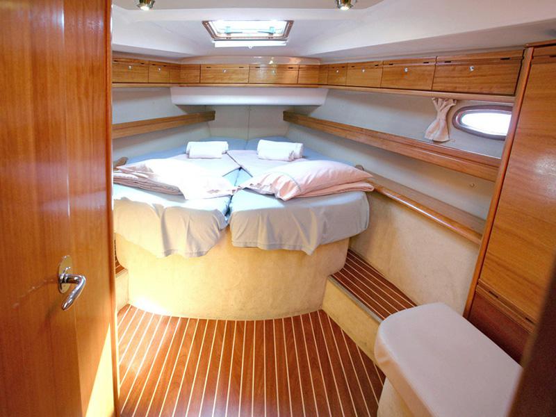 Book yachts online - sailboat - Bavaria 46 Cruiser - Aiolos - rent