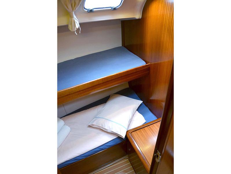 Book yachts online - sailboat - Bavaria 44 - Telemachos - rent