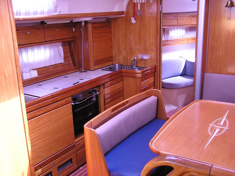Book yachts online - sailboat - Bavaria 39 Cruiser - Julia - rent