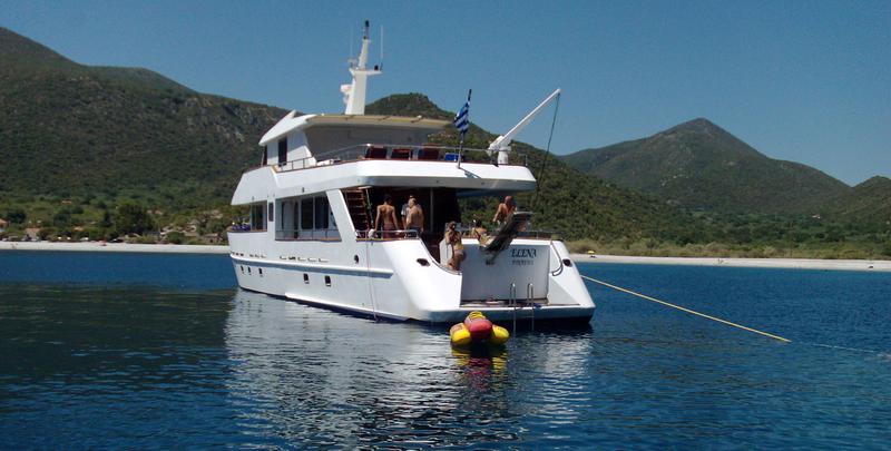 Book yachts online - motorboat - Perama Shipyards 102 - Elena - rent