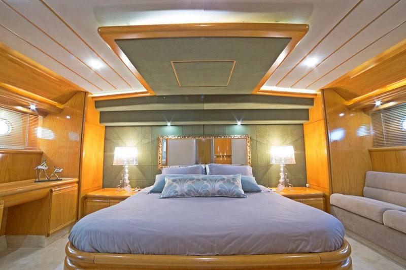 Book yachts online - motorboat - Ferretti 75 - Ferretti 75 - rent