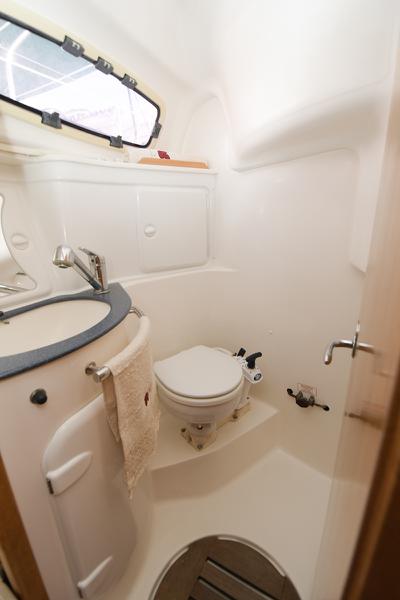 Book yachts online - sailboat - Bavaria 30 Cruiser - Vader - rent