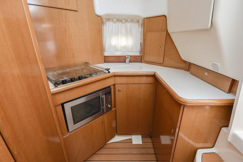 Book yachts online - motorboat - Prestige 32 - Kazan I - rent
