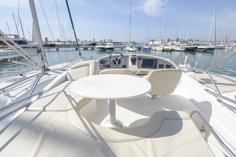 Book yachts online - motorboat - Prestige 32 - Kazan I - rent