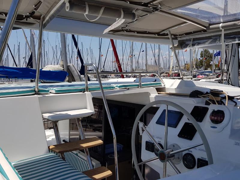 Book yachts online - catamaran - Astréa 42 - Shangri-La - rent