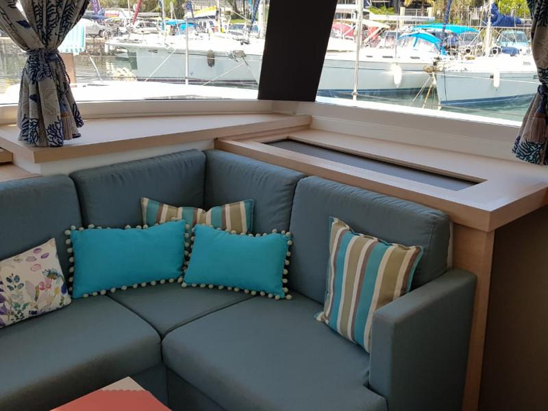 Book yachts online - catamaran - Astréa 42 - Shangri-La - rent