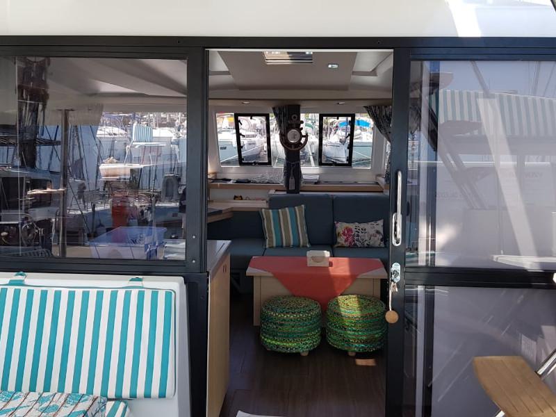 Book yachts online - catamaran - Astréa 42 - Shangri-La - rent