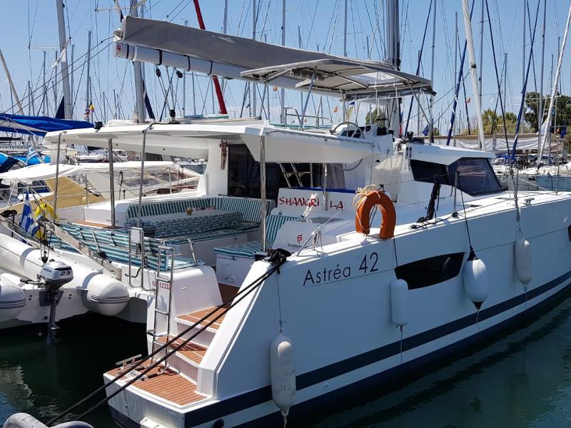 Book yachts online - catamaran - Astréa 42 - Shangri-La - rent