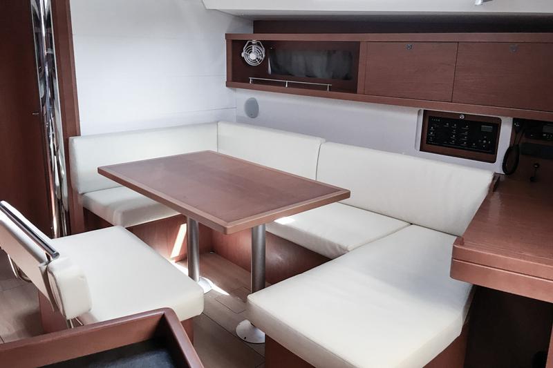 Book yachts online - sailboat - Oceanis 45 (4 cabs) - Mambo 1 - rent