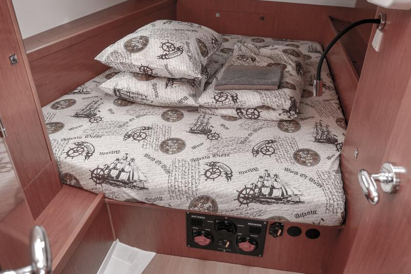 Book yachts online - sailboat - Oceanis 45 (4 cabs) - Flamenco - rent