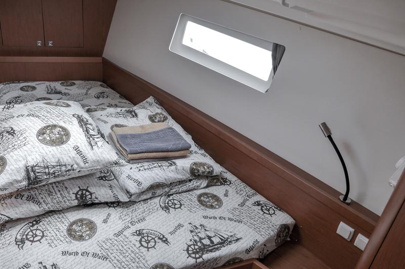Book yachts online - sailboat - Oceanis 45 (4 cabs) - Flamenco - rent