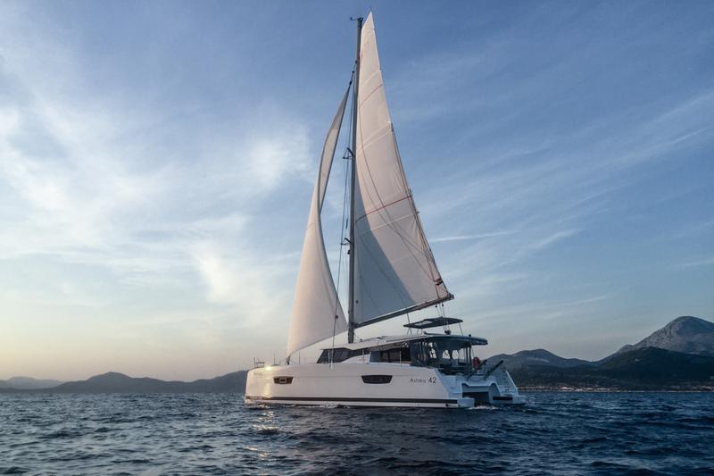 Book yachts online - catamaran - Astréa 42 - Wave - rent