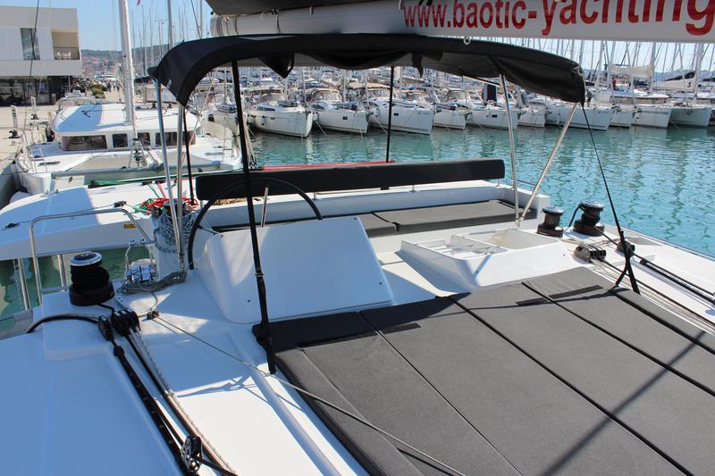 Book yachts online - catamaran - Lagoon 450 Fly - BAROS (AC in salon and cabin + generator) - rent