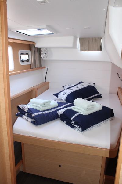 Book yachts online - catamaran - Lagoon 450 Fly - BAROS (AC in salon and cabin + generator) - rent