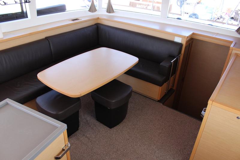 Book yachts online - catamaran - Lagoon 450 Fly - BAROS (AC in salon and cabin + generator) - rent