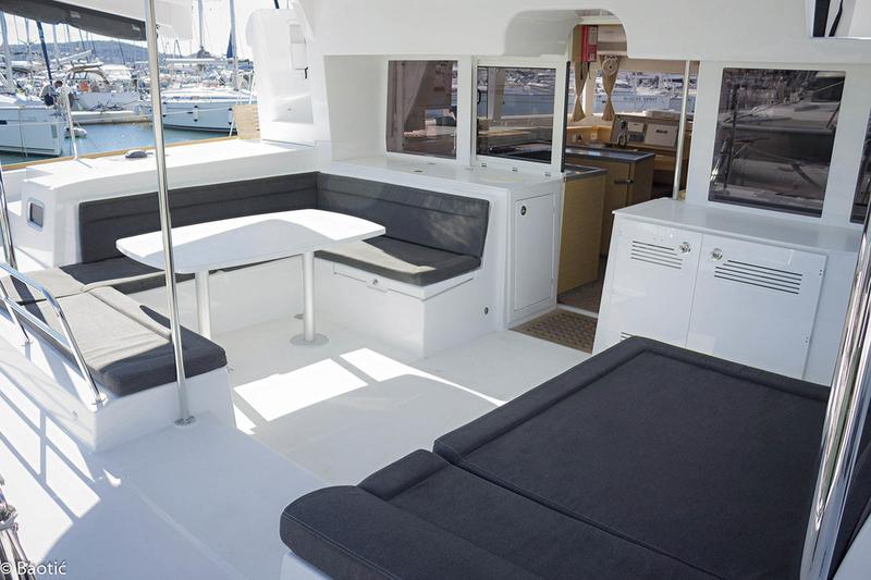 Book yachts online - catamaran - Lagoon 450 Fly - BAROS (AC in salon and cabin + generator) - rent