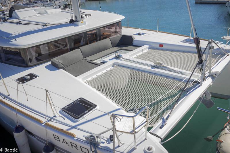 Book yachts online - catamaran - Lagoon 450 Fly - BAROS (AC in salon and cabin + generator) - rent