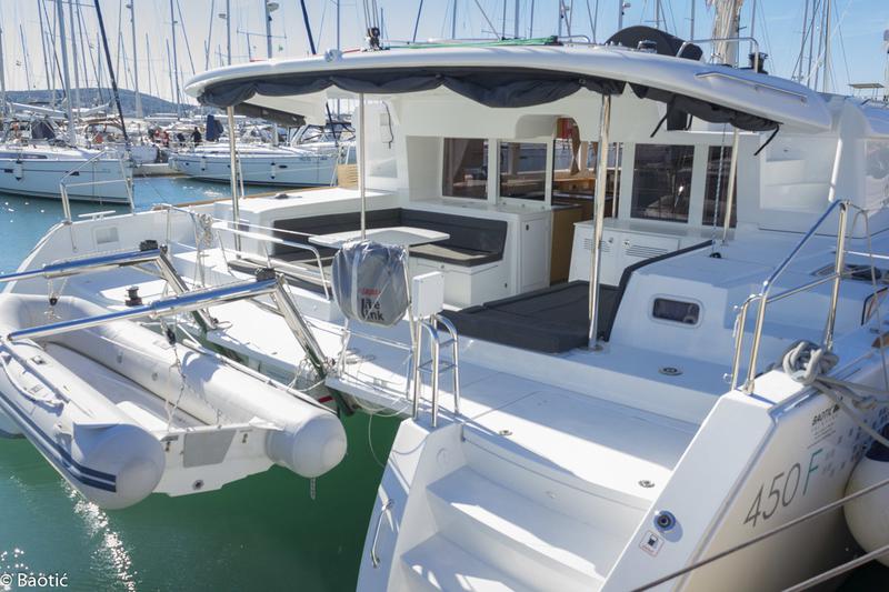 Book yachts online - catamaran - Lagoon 450 Fly - BAROS (AC in salon and cabin + generator) - rent