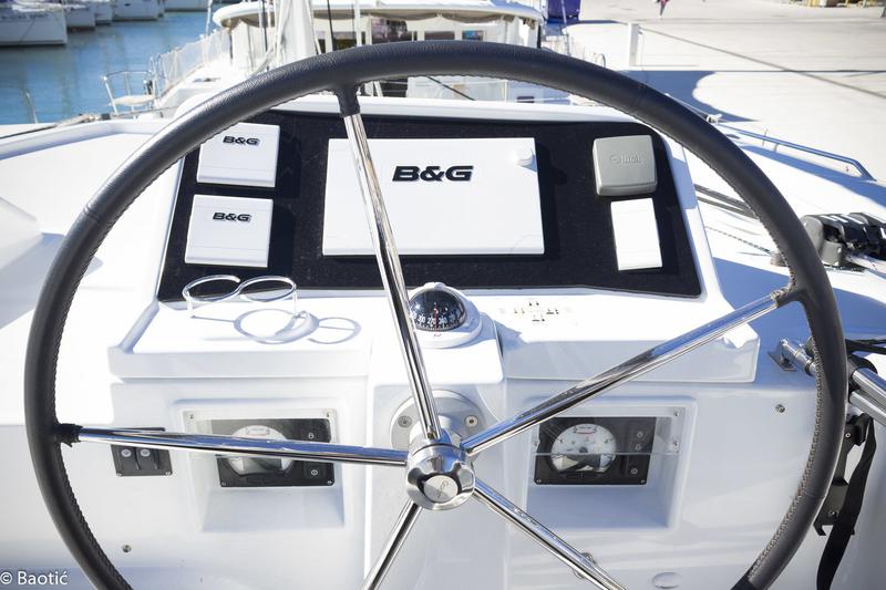 Book yachts online - catamaran - Lagoon 450 Fly - BAROS (AC in salon and cabin + generator) - rent