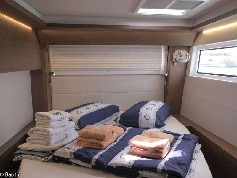 Book yachts online - catamaran - Lagoon 50 Fly - MILA (AC in Salon and cabin + generator) - rent