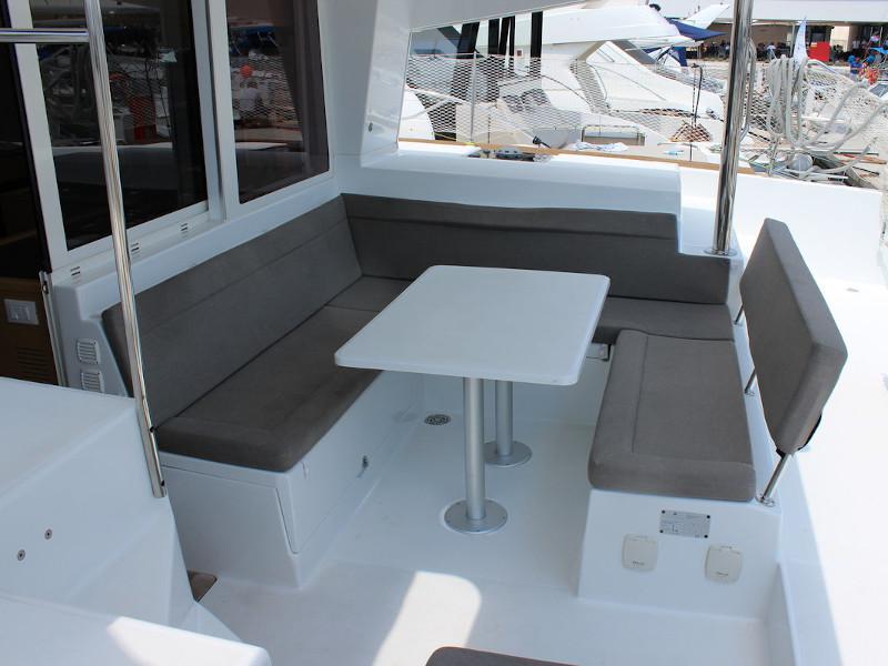 Book yachts online - catamaran - Lagoon 400 S2 - NN - rent