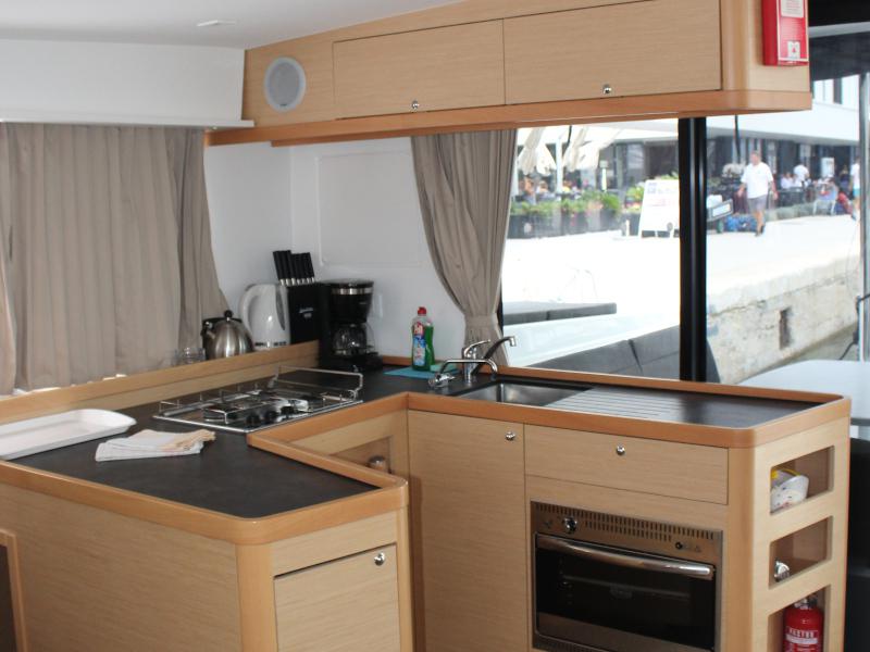 Book yachts online - catamaran - Lagoon 42 - AITUTAKI  (AC in salon + generator) - rent