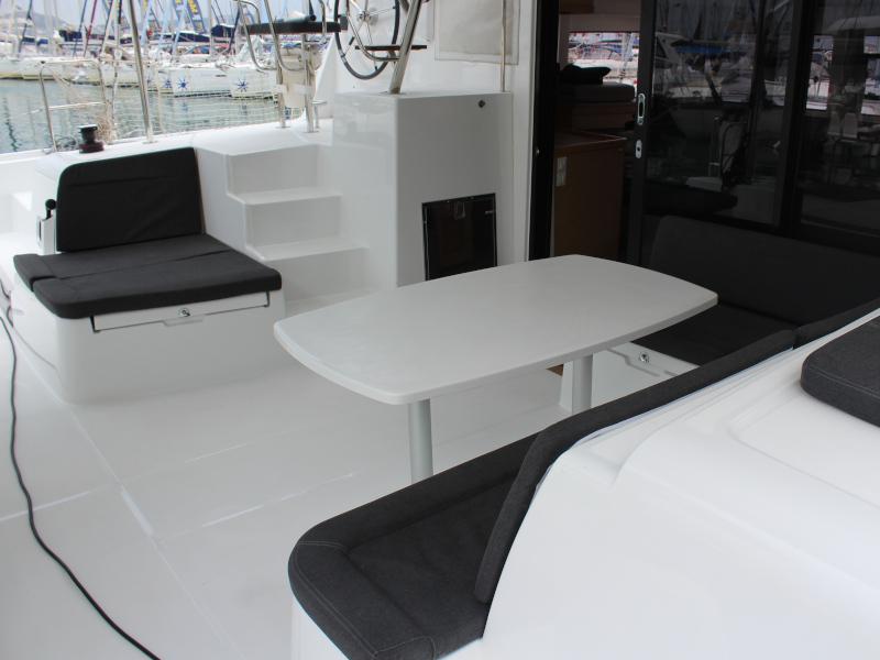 Book yachts online - catamaran - Lagoon 42 - AITUTAKI  (AC in salon + generator) - rent