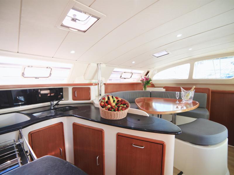 Book yachts online - catamaran - Leopard 43 - Sail Capella - rent