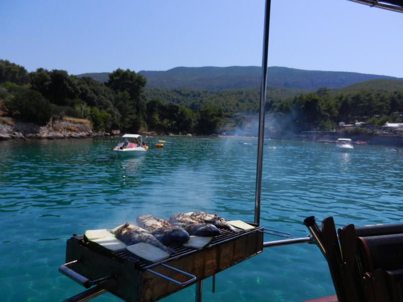 Book yachts online - motorboat - Leut - Vagabundo - rent