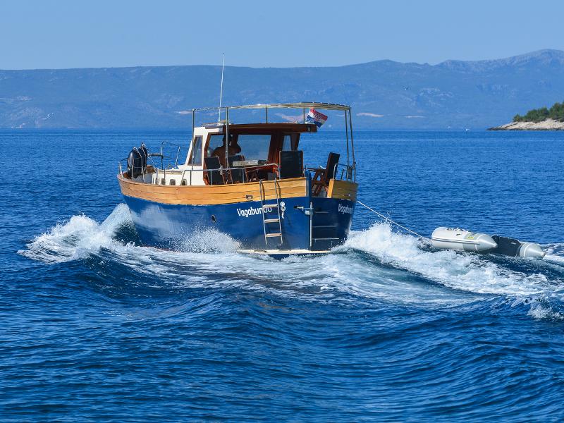 Book yachts online - motorboat - Leut - Vagabundo - rent