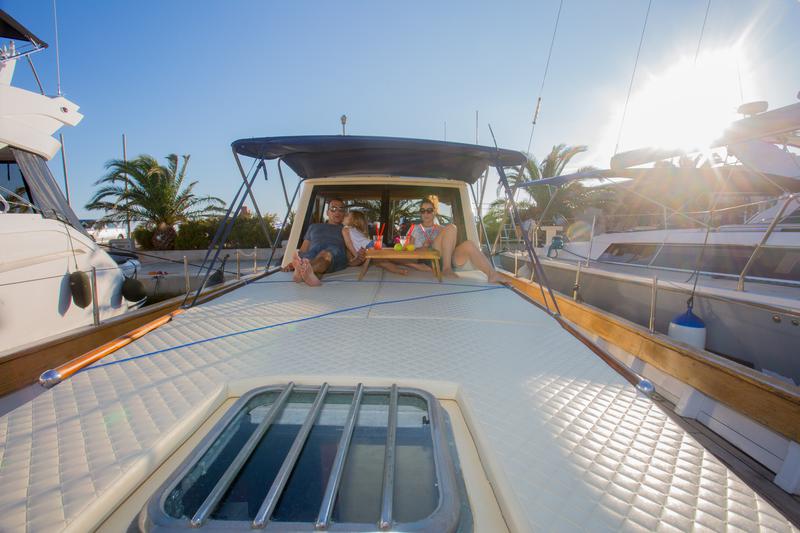 Book yachts online - motorboat - Leut - Vagabundo - rent