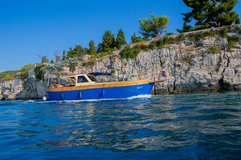 Book yachts online - motorboat - Leut - Vagabundo - rent