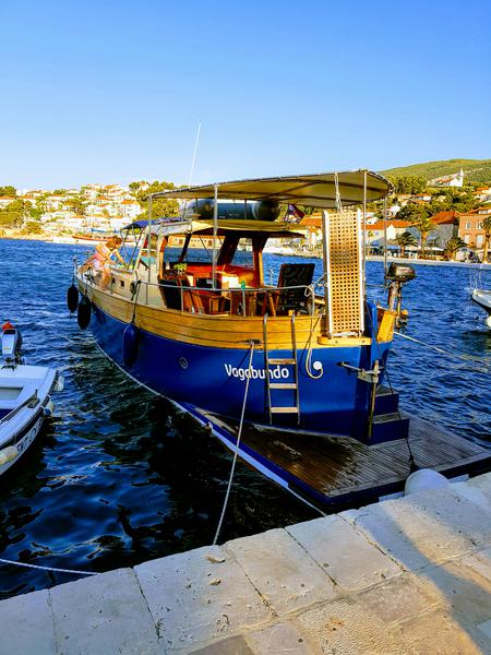 Book yachts online - motorboat - Leut - Vagabundo - rent