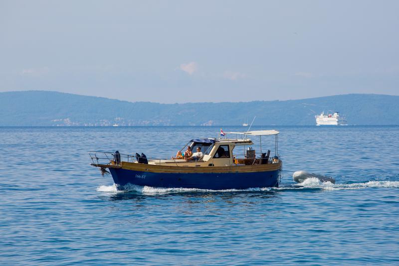 Book yachts online - motorboat - Leut - Vagabundo - rent