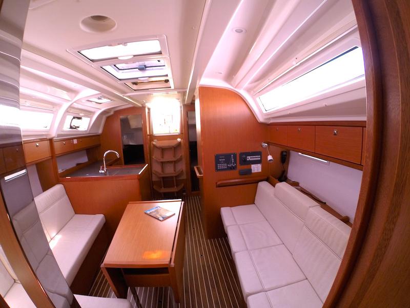 Book yachts online - sailboat - Bavaria Cruiser 37 - Eirene - rent