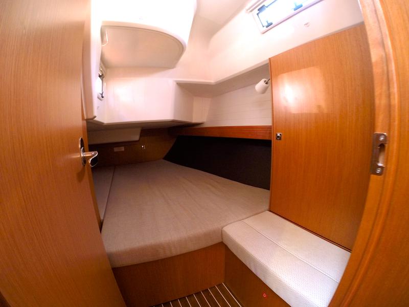Book yachts online - sailboat - Bavaria Cruiser 37 - Eirene - rent