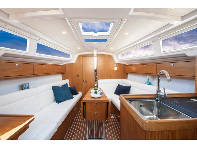 Book yachts online - sailboat - Bavaria Cruiser 33 - Driada - rent