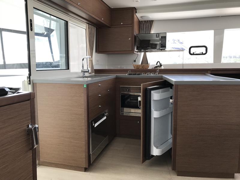Book yachts online - catamaran - Lagoon 450 F - GRAND DELUXE - rent