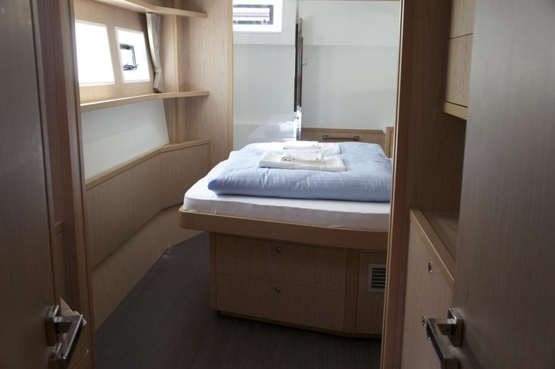 Book yachts online - catamaran - Lagoon 52-4 - JESSY - rent
