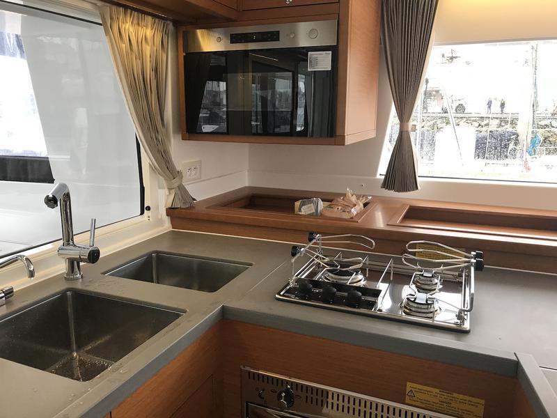 Book yachts online - catamaran - Lagoon 450 F - BAGIRA - rent