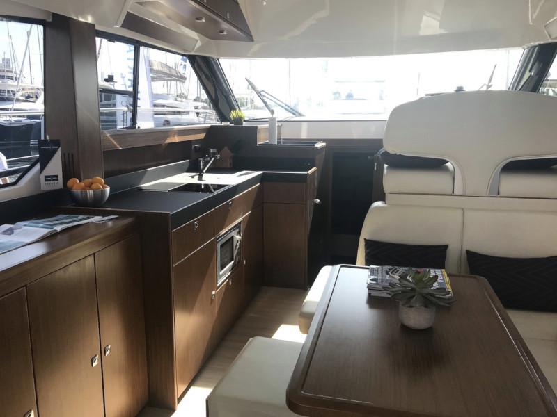 Book yachts online - motorboat - Bavaria Virtess 420 Fly - CAPTAIN BLUE - rent