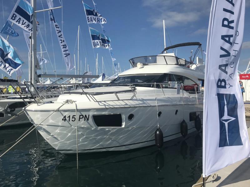 Book yachts online - motorboat - Bavaria Virtess 420 Fly - CAPTAIN BLUE - rent