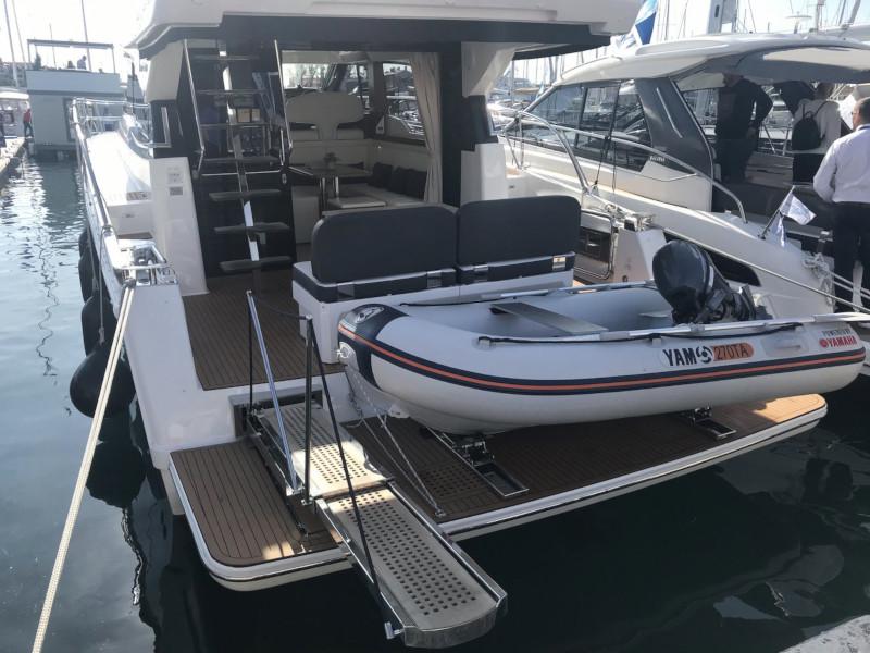Book yachts online - motorboat - Bavaria Virtess 420 Fly - CAPTAIN BLUE - rent