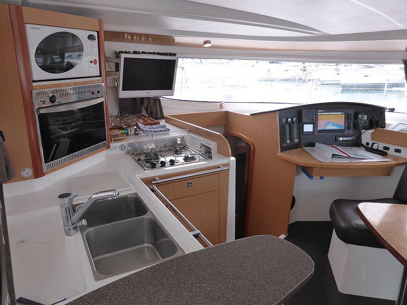 Book yachts online - catamaran - Lipari 41 - Lionheart - rent
