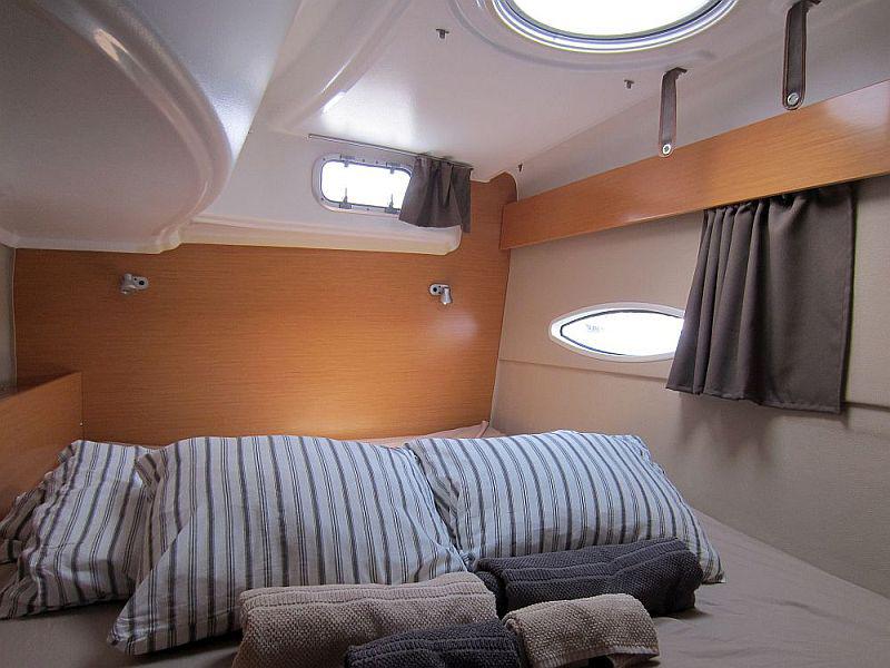 Book yachts online - catamaran - Lipari 41 - Lionheart - rent