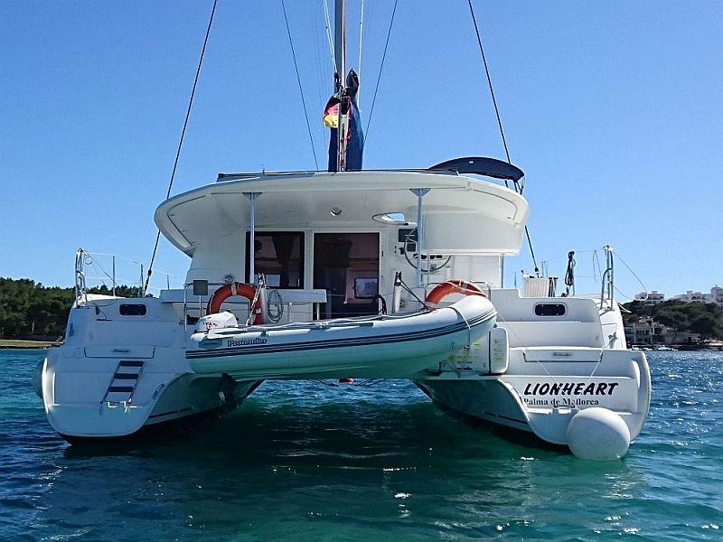 Book yachts online - catamaran - Lipari 41 - Lionheart - rent