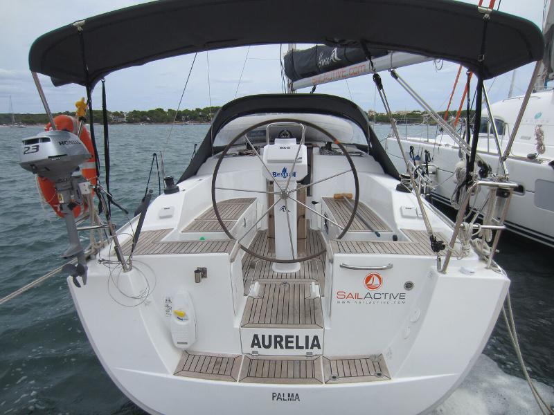 Book yachts online - sailboat - Hanse 325 - Aurelia - rent